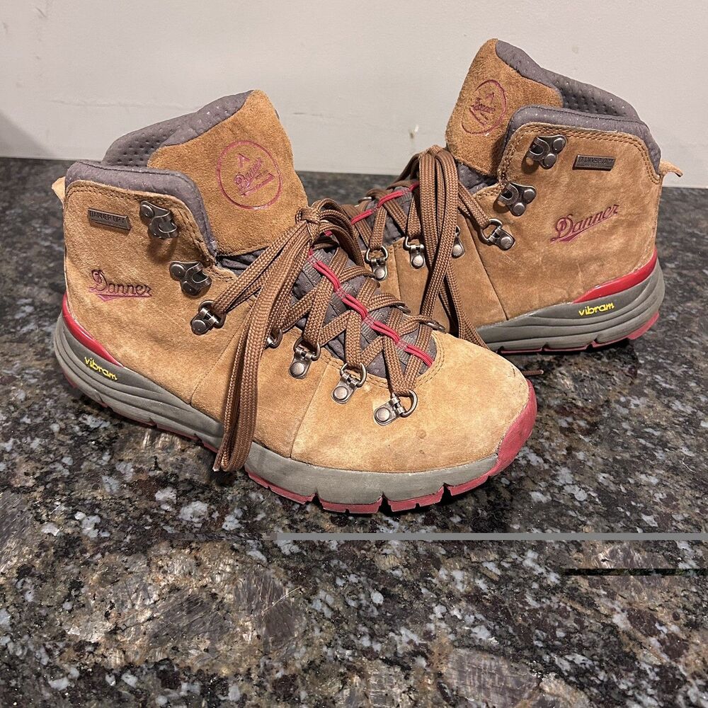 Danner Women's Mountain 600 Waterproof Hiking Boots Mid Brown Red 6.5
